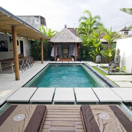 Villa Putih Seminyak Exterior foto